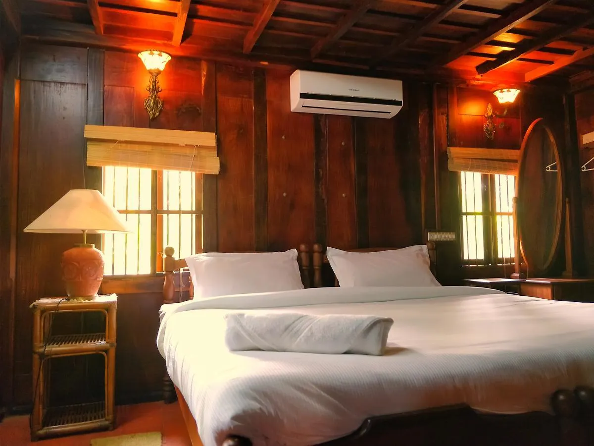 Palathra Heritage Mararikulam Resort